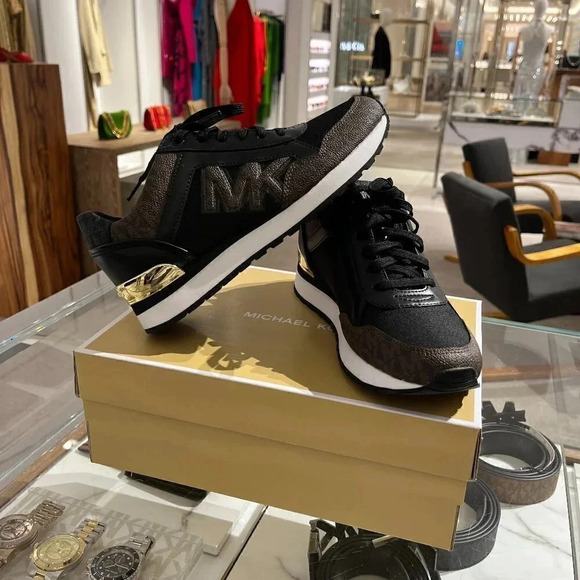 MICHAEL KORS Maddy Logo Trainer [size 6.5 vs size 7] - Picture 1 of 11